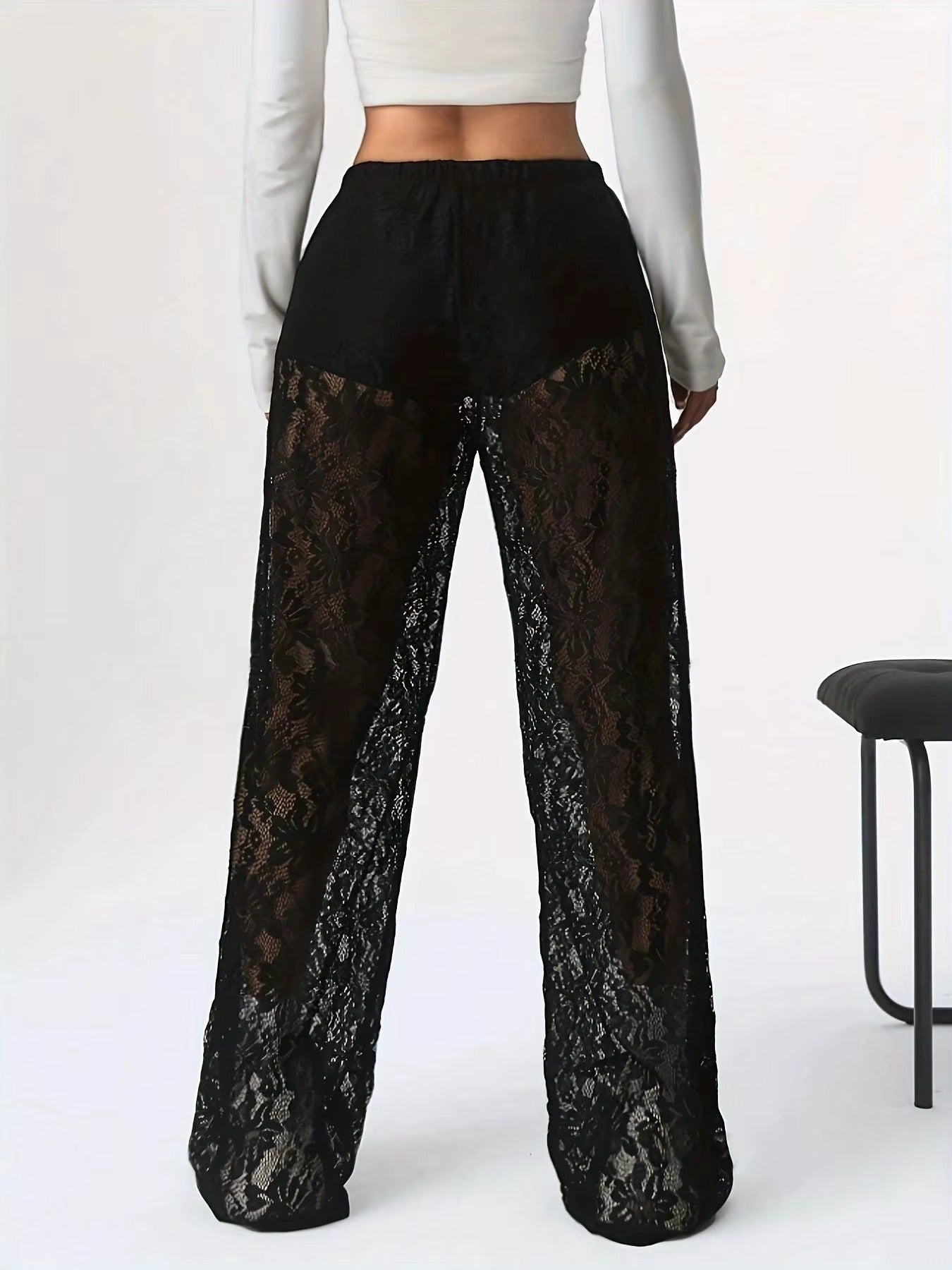 Pantaloni trasparenti in pizzo nero